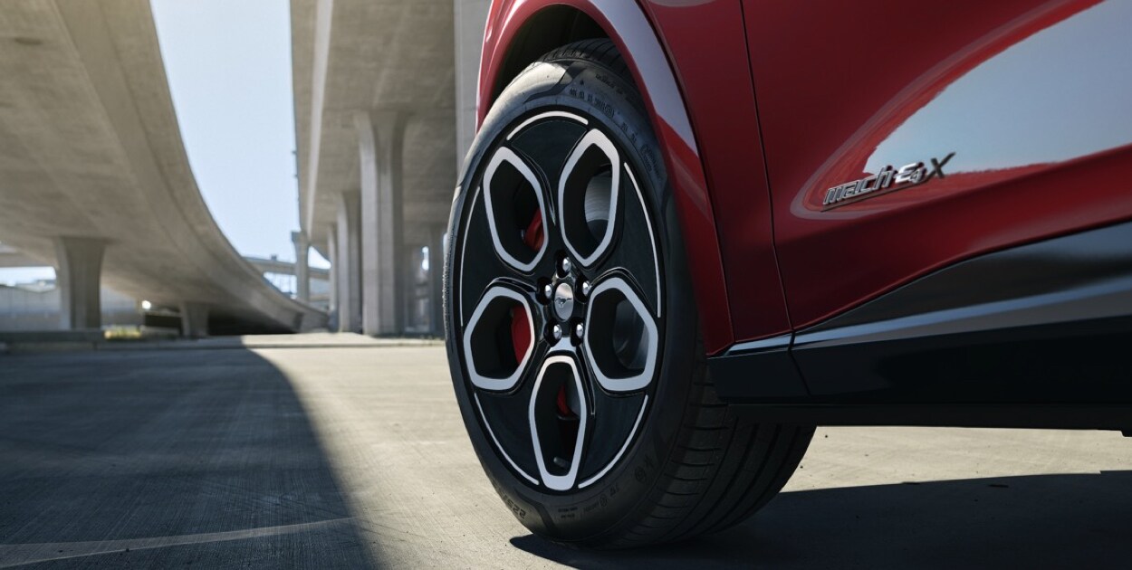 Conoce la increíble Ford Mustang Mach-E 2022 la SUV Eléctrica con Frenos de Disco Ventilados