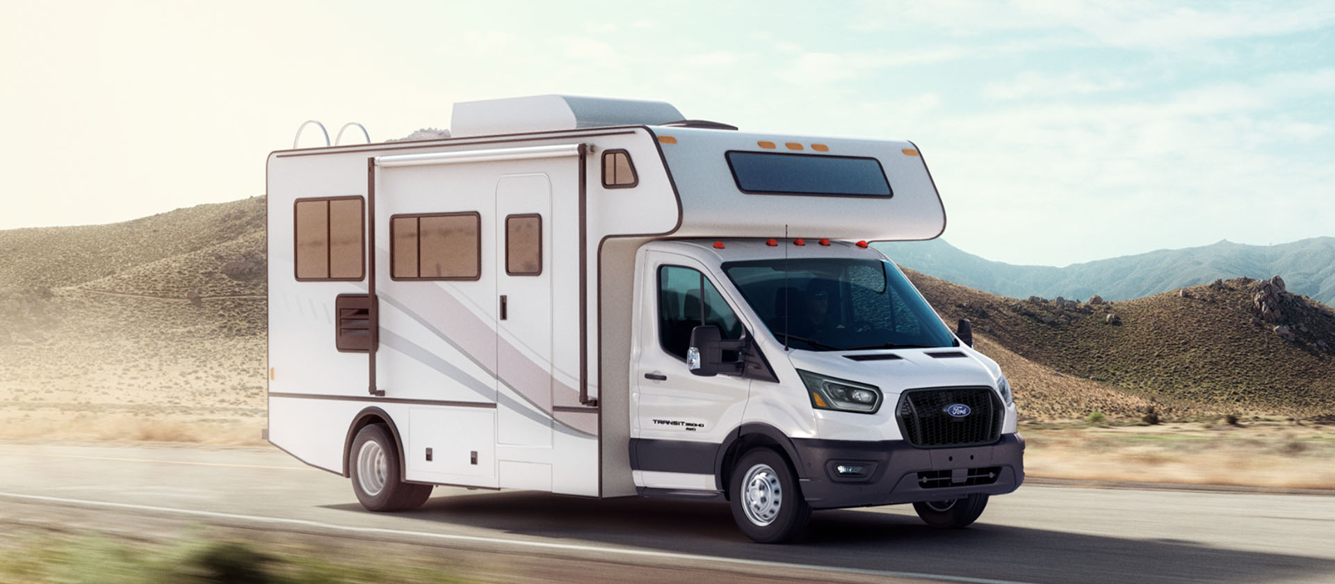 Aumenta la productividad en tu empresa con la familia de camionetas Van Ford Transit