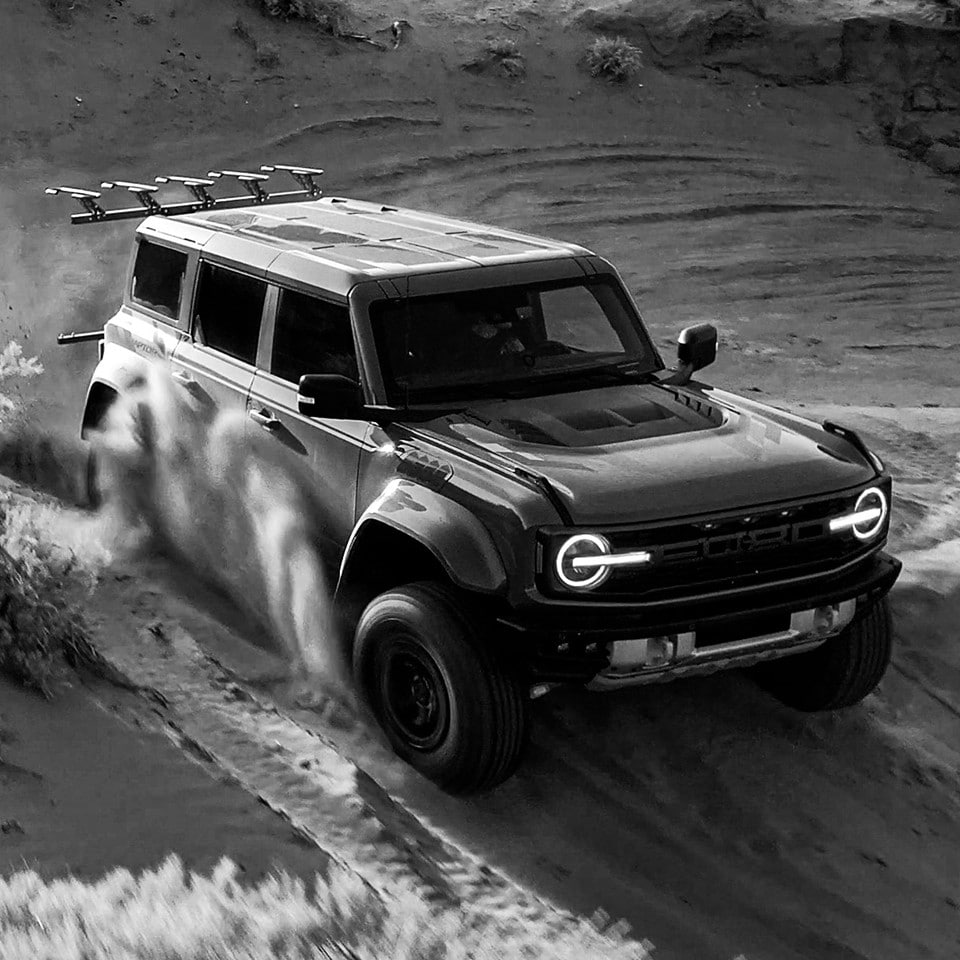 SUV 4X4 Ford Bronco Raptor 2026, sobrepasa cualquier terreno con sus características off-road