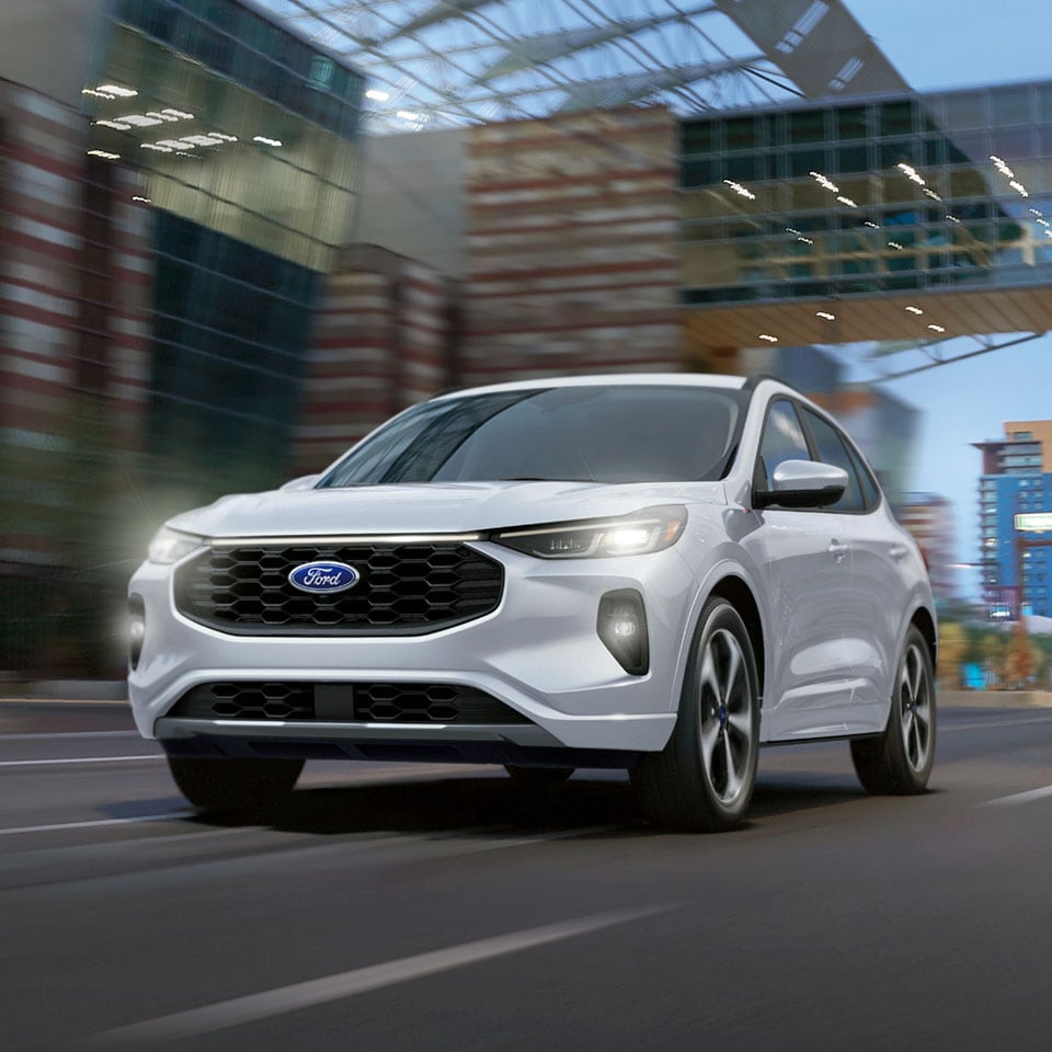 Ford Escape 2026 equipada con suspension de calibracion deportiva para un manejo firme 