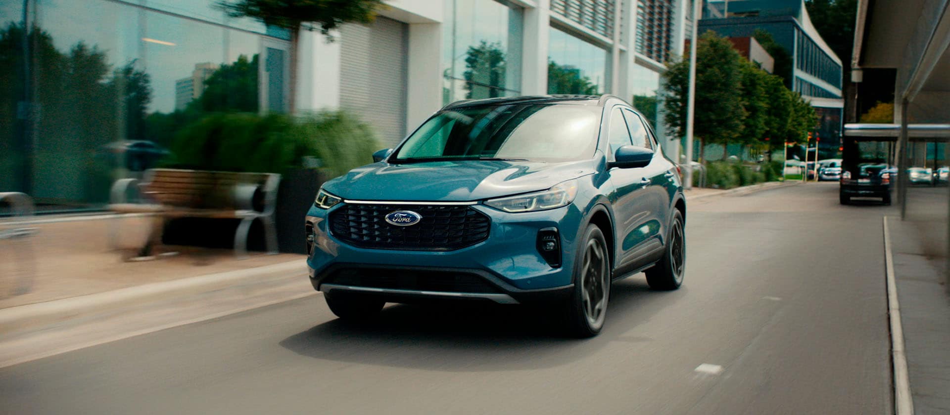  Ford Escape con sistema AdvanTrac para mayor estabilidad y monitoreo de la tracción