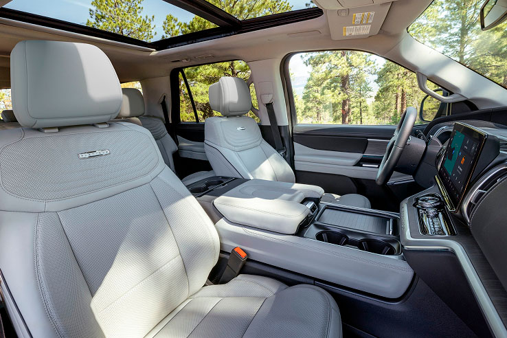 Lujoso interior de la SUV Ford Expedition King Ranch 2026
