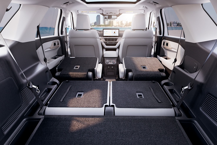 Interior premium y espacioso de la SUV Ford Explorer 2026, disponible en Puerto Rico