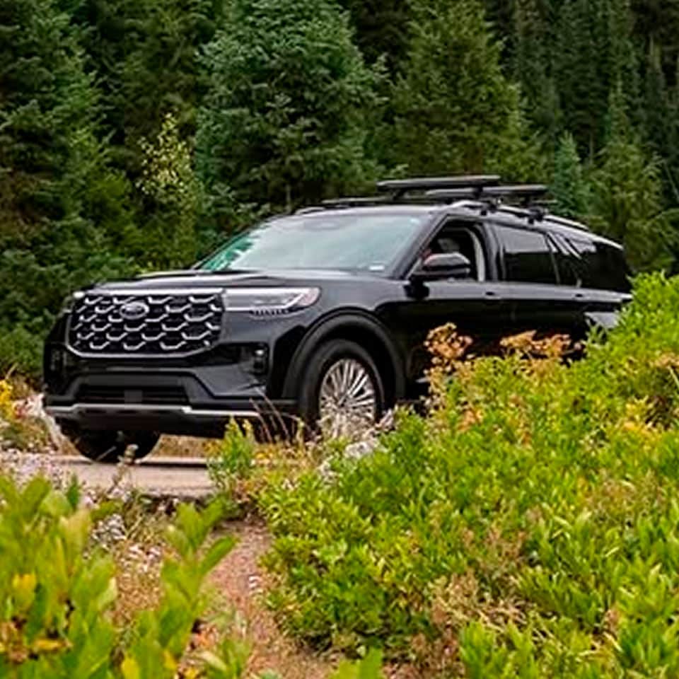 La SUV 4x4 Ford Explorer 2026 demostrando su capacidad todoterreno en Puerto Rico