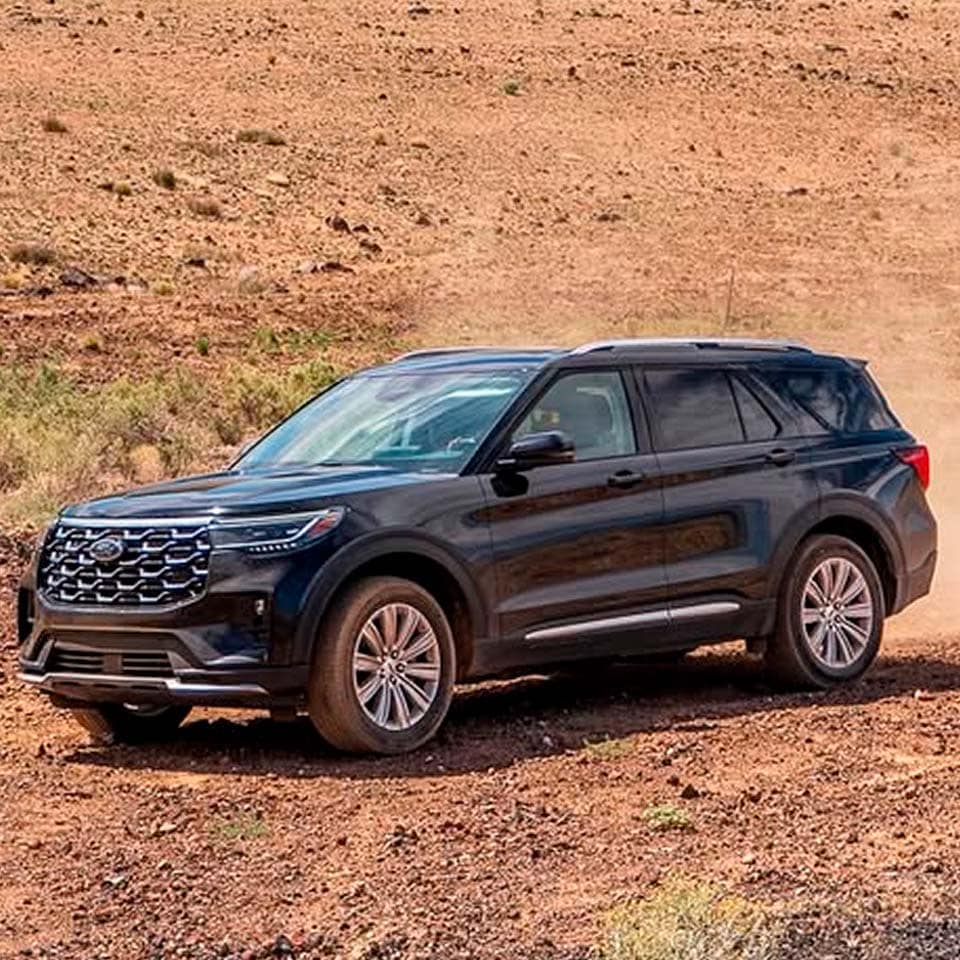 La SUV Ford Explorer 2026 en Puerto Rico demostrando la potencia de sus motores EcoBoost