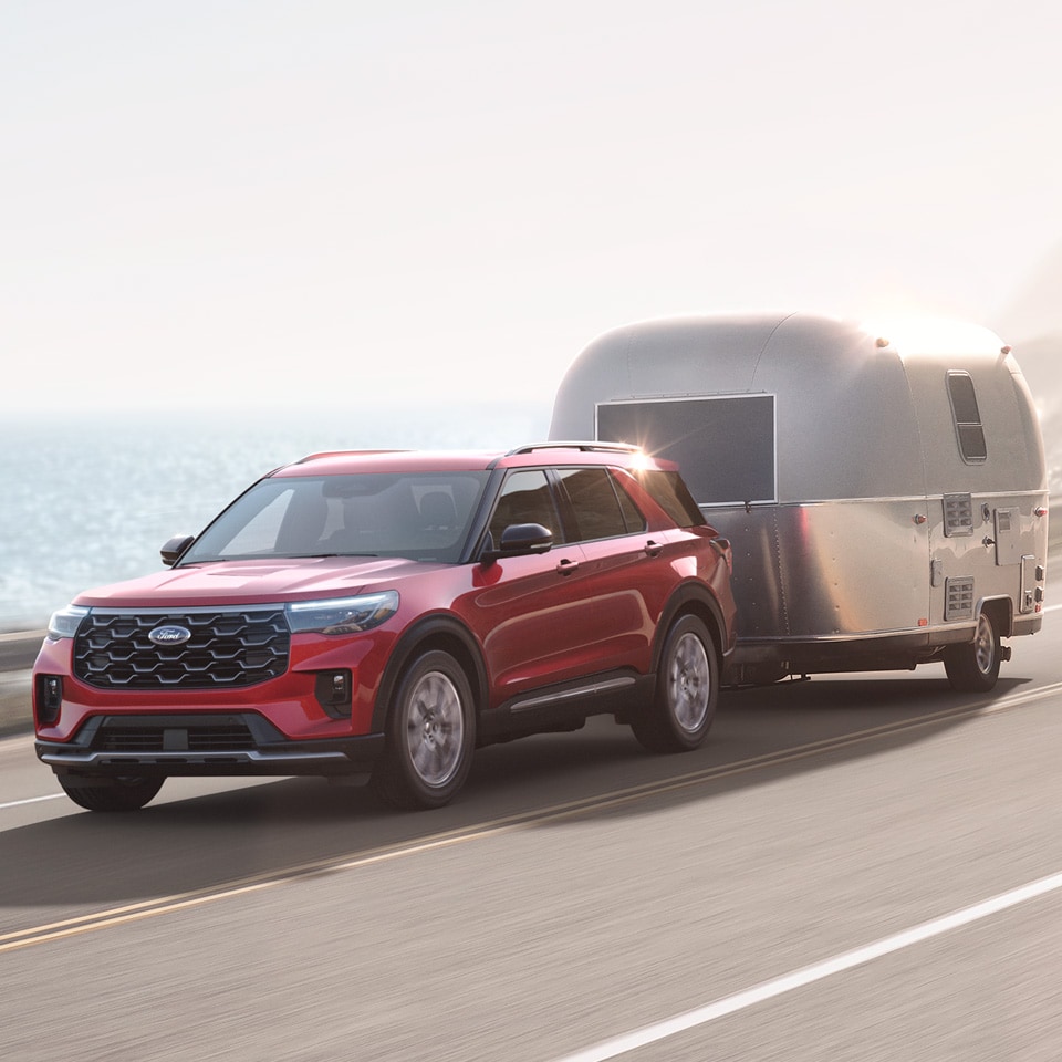 La SUV Ford Explorer 2026 demostrando su capacidad de remolque en Puerto Rico