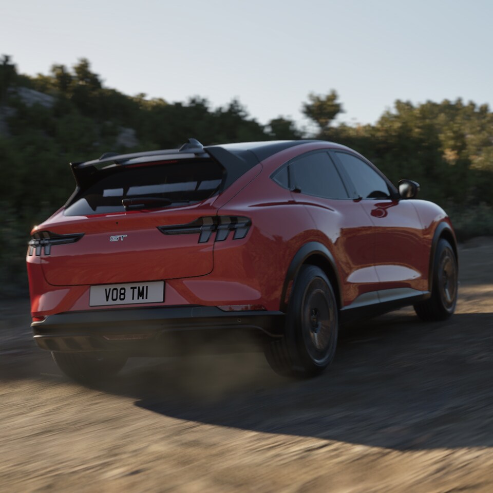 Adapta la respuesta, el sonido y la iluminación de tu Mustang Mach-E® con los modos de manejo Engage, Whisper y Unbridle. La versión GT añade el modo extendido Unbridle para una experiencia aún más deportiva.