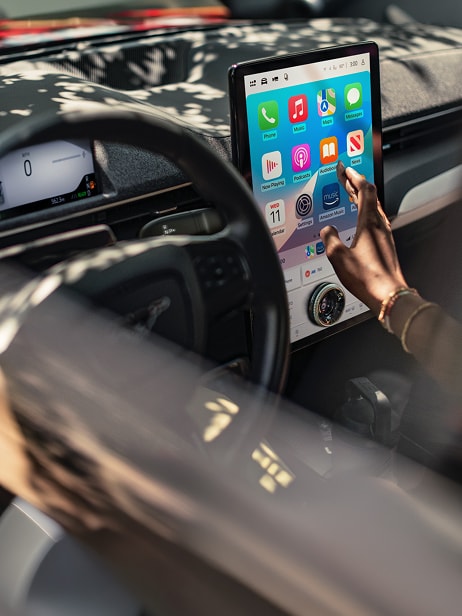 La impresionante pantalla vertical de 15.5 pulgadas con SYNC4A en el Mustang Mach-E 2026