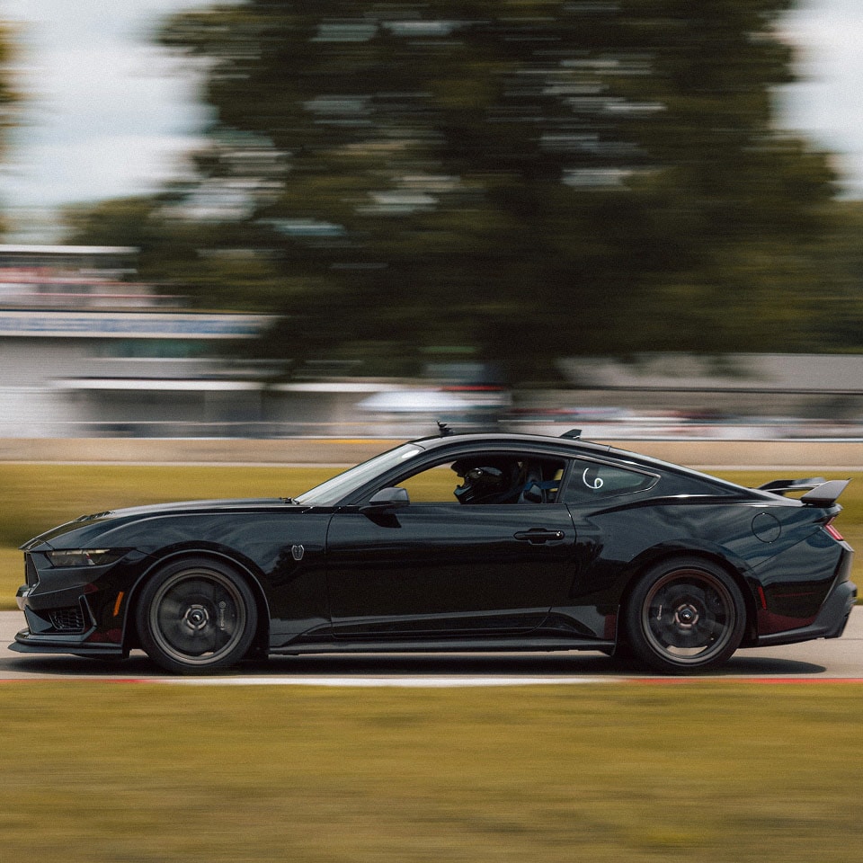 El desempeño del vehículo deportivo Ford Mustang Dark Horse 2026 cuenta con transmisión TREMEC