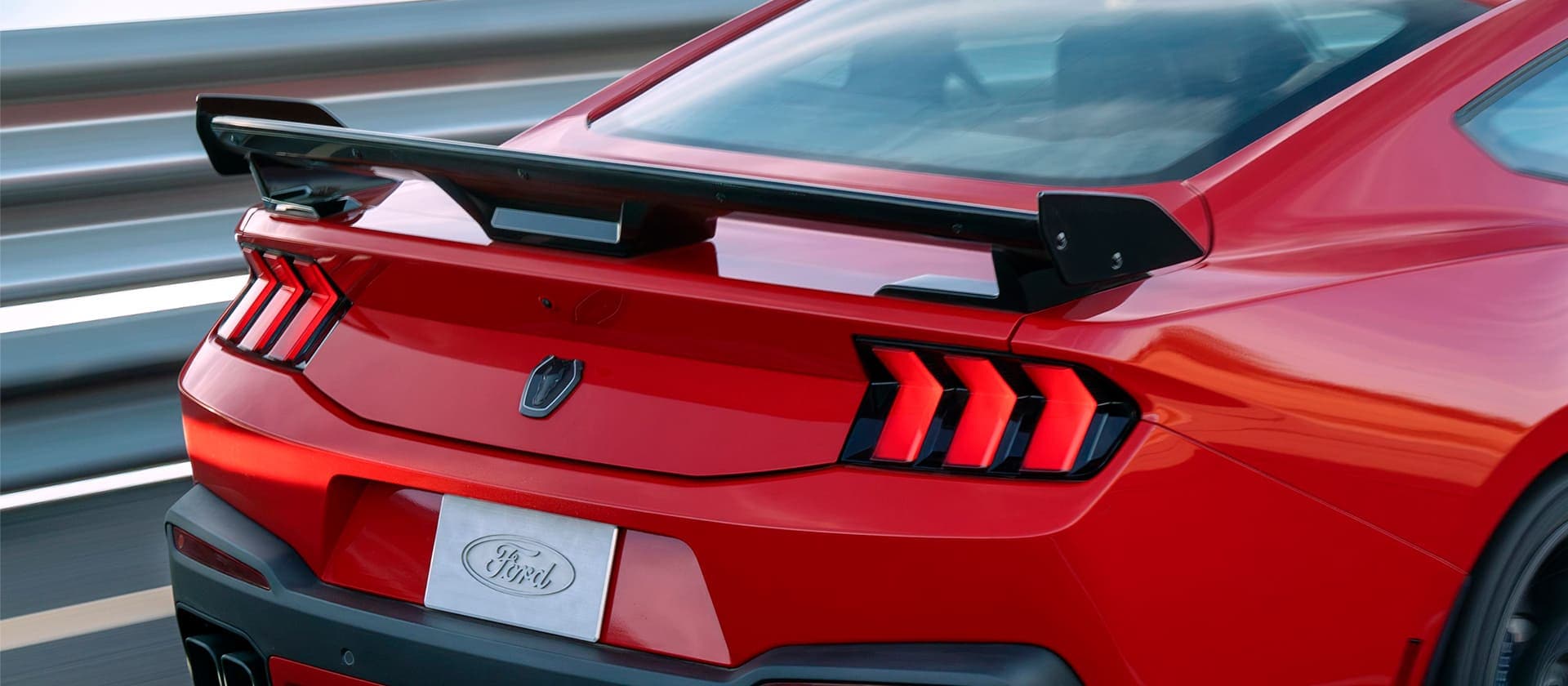 Ford Mustang 2025 con sensores y cámara de reversa para maniobras seguras en Puerto Rico 
