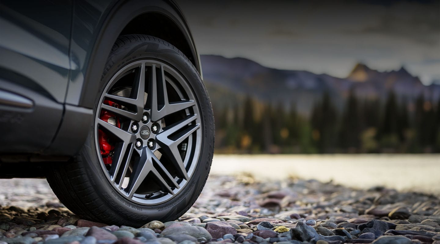 2025 Ford Explorer: Great Exterior Design SUV equipped with 18-inch Aluminum Wheels