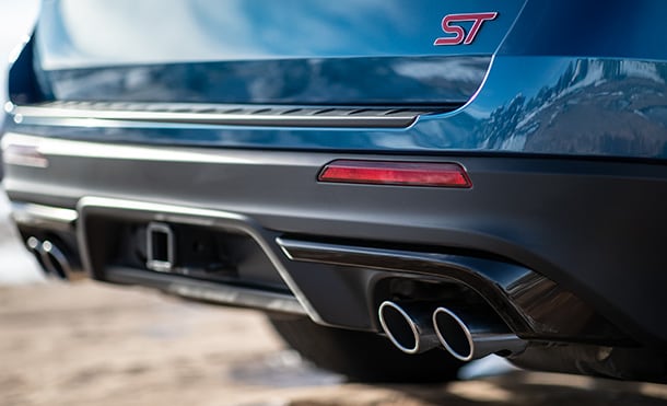  Ford Explorer ST, an SUV with a sporty engine, tires and design