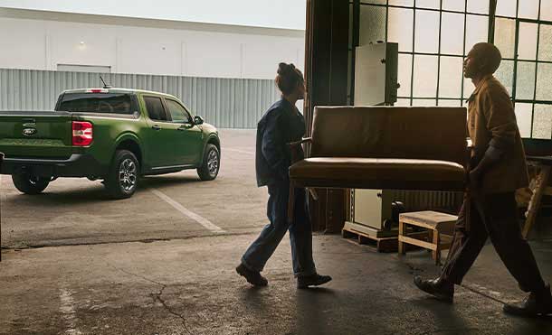 Ford Maverick, a small pickup for 5 passengers. Discover its features and equipment.