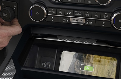 Ford Super Duty F250 2024, equips Wireless Charging Base for Mobile Devices