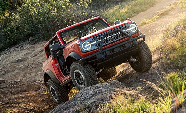 Disfruta Experiencias Todoterreno al retirar las Puertas Extraíbles de tu Ford Bronco 2025