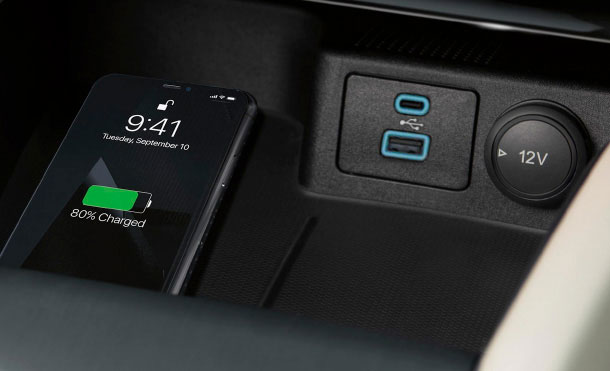 Ford Escape Híbrida 2023 con Cargador Inalámbrico para Dispositivos Móviles. ¡Descúbrelo!