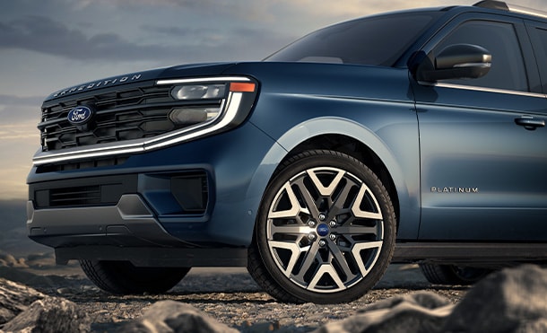 Ford Expedition cuenta con puerta dividida trasera para brindar espacios adaptables