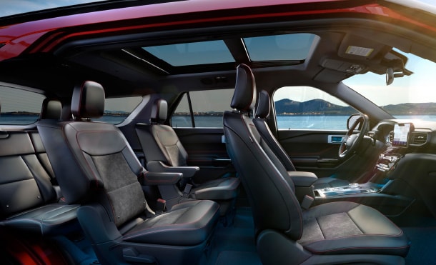 Techo Panorámico de Panel Doble equipado en Ford Explorer 2023, la SUV de Gran Diseño Exterior