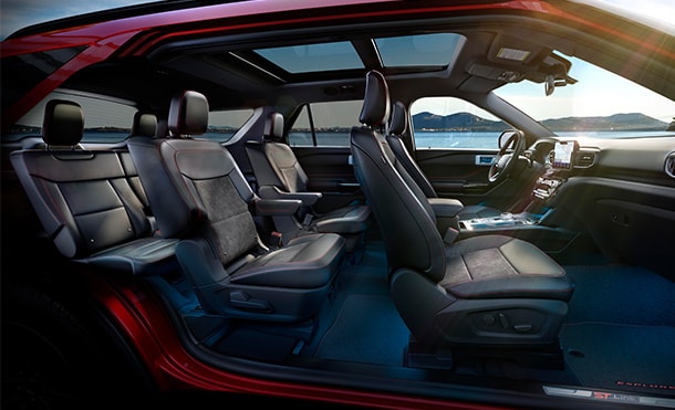 Techo Panorámico de Panel Doble equipado en Ford Explorer 2023, la SUV de Gran Diseño Interior