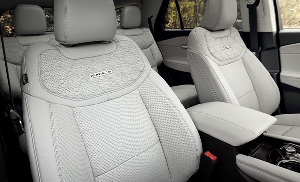 Asientos de Contorno Múltiple con Active Motion equipados en tu Camioneta SUV Ford Explorer 2025