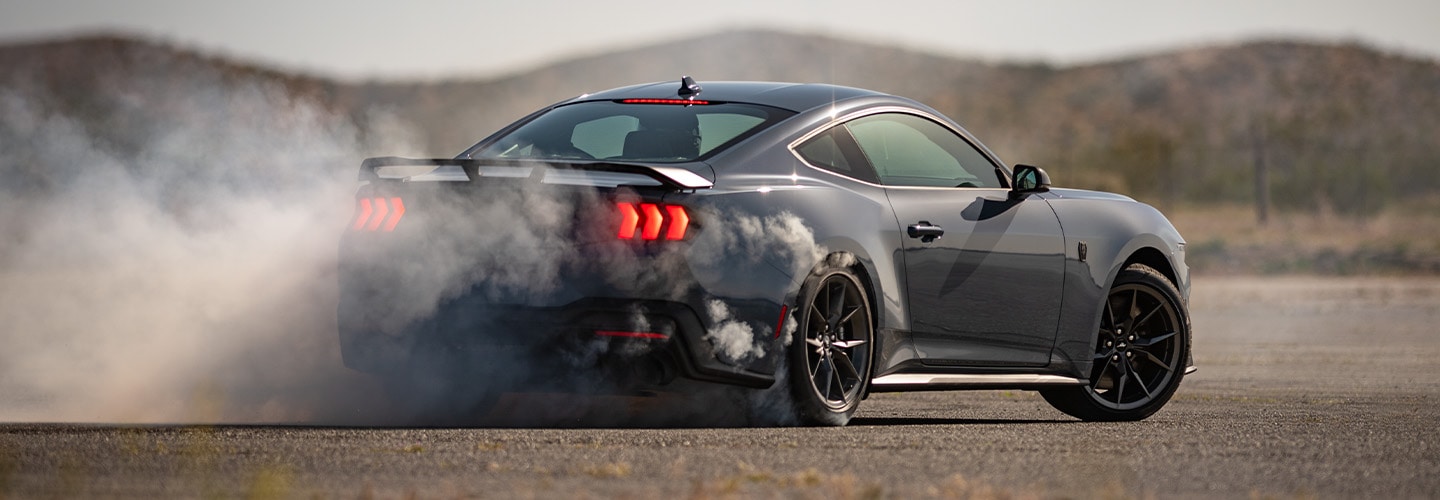 Ford Mustang 2025, versión Dark Horse. Vehículo deportivo de alto rendimiento para pista