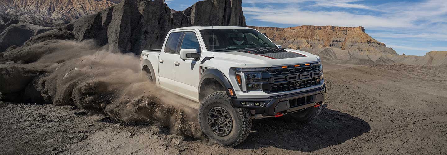 Ford Raptor y Raptor R 2024, la Pickup que Supera hasta los Terrenos más Extremos