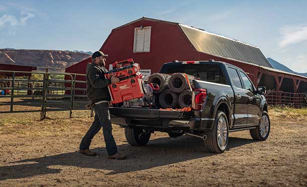 Descubre la Capacidad de Carga que brinda la Camioneta Pickup de Trabajo Ford F-150 2024