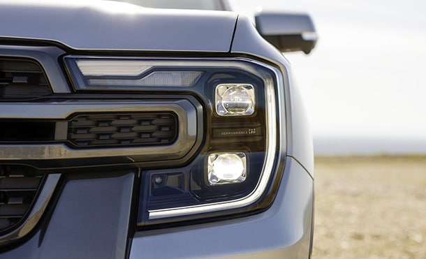 Faros Delanteros LED equipados en Ford Ranger 2024, la Pickup de Gran Diseño Exterior