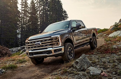 Ford Super Duty F250 2024, Camioneta Pickup con Amplia Distancia al Suelo para el Trabajo Rudo