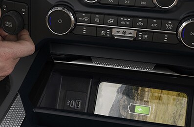 Ford Super Duty F250 2024, equipa Base de Carga Inalámbrica para Dispositivos Móviles