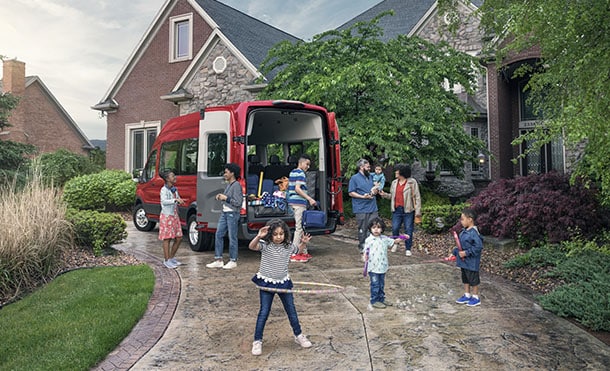 Conoce el Amplio Espacio Interior del Vehículo Comercial Ford Transit Van 2022